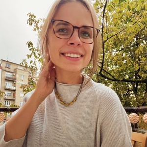 Aranyló ősz - arany virágszirmos nyaklánc - papírmasé - ékszer - nyaklánc - medálos nyaklánc - Meska.hu