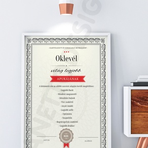 Legjobb Apa oklevél KERETTEL, Egyedi kitüntés édesapa apu részére, Szuperhős kitüntetés, Vidám szülinapi certification  - otthon & életmód - dekoráció - fali és függő dekoráció - felirat - Meska.hu