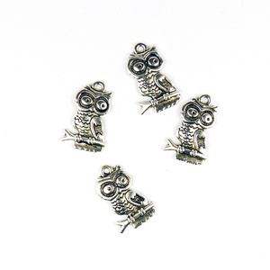 Bagoly ékszerdísz, fityegő, charm 14x22mm (4db) - kellékek & szerszámok - gyöngyfűzés kellékek - fém köztesek - Meska.hu