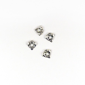 Delfines szívecske ékszerdísz, fityegő, charm 11x12mm (4db) - kellékek & szerszámok - gyöngyfűzés kellékek - fém köztesek - Meska.hu