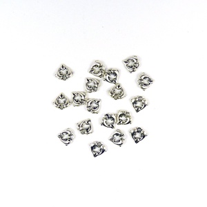 Delfines szívecske ékszerdísz, fityegő, charm 11x12mm (4db) - kellékek & szerszámok - gyöngyfűzés kellékek - fém köztesek - Meska.hu