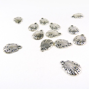 Kagyló ékszerdísz, fityegő, charm 13x18mm (4db) - kellékek & szerszámok - gyöngyfűzés kellékek - fém köztesek - Meska.hu