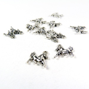 Ló ékszerdísz, fityegő, charm 14x17mm (4db) - kellékek & szerszámok - gyöngyfűzés kellékek - fém köztesek - Meska.hu