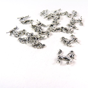 Ló ékszerdísz, fityegő, charm 18x18mm (4db) - kellékek & szerszámok - gyöngyfűzés kellékek - fém köztesek - Meska.hu