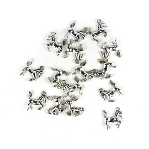 Ló ékszerdísz, fityegő, charm 18x18mm (4db) - kellékek & szerszámok - gyöngyfűzés kellékek - fém köztesek - Meska.hu