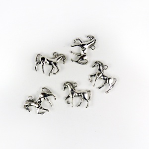 Nagy ló ékszerdísz, fityegő, charm 33x25mm (1db) - kellékek & szerszámok - gyöngyfűzés kellékek - fém köztesek - Meska.hu