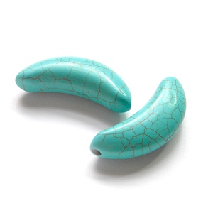 Howlite gyöngy, banán alakú 48mm - világos türkizkék (2db) - Meska.hu