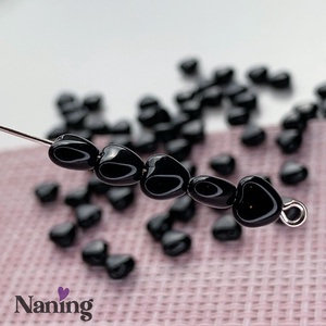 Cseh üveggyöngy - preciosa - szivecske - telt fekete - 20db - kellékek & szerszámok - gyöngyfűzés kellékek - egyéb alkatrész - Meska.hu