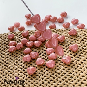 Cseh üveggyöngy - preciosa - szivecske - telt sötétrózsaszín - 20db - kellékek & szerszámok - gyöngyfűzés kellékek - egyéb alkatrész - Meska.hu