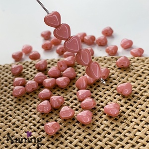 Cseh üveggyöngy - preciosa - szivecske - telt sötétrózsaszín - 20db - kellékek & szerszámok - gyöngyfűzés kellékek - egyéb alkatrész - Meska.hu