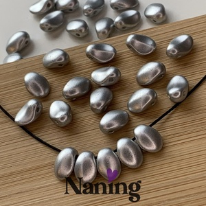 Cseh üvegszirom � préselt üveggyöngy � 8mm � matt ezüst - 20db, Kellékek & szerszámok, Gyöngyfűzés kellékek, Egyéb alkatrész, , MESKA