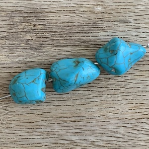 Howlite(türkinit) rög - 3db - kék színű - fúrt kő - 16-20mm  - otthon & életmód - dekoráció - spiritualitás - ásványok - Meska.hu