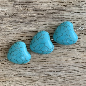 Howlite(türkinit) szív - 3db - kék színű - fúrt szív - 20-20mm  - otthon & életmód - dekoráció - spiritualitás - ásványok - Meska.hu