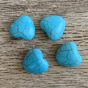 Howlite(türkinit) szív - kék színű - fúrt szív - 9-13mm - 4db - Meska.hu