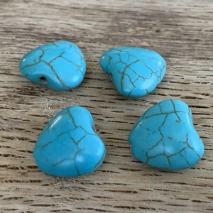 Howlite(türkinit) szív - 4db - kék színű - fúrt szív - 9-13mm  - otthon & életmód - dekoráció - spiritualitás - ásványok - Meska.hu