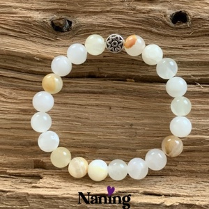 Fehér aragonit - gumis karkötő - Meska.hu