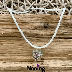 Gyöngynyaklánc - szív üvegmedállal - ékszer - nyaklánc - gyöngyös nyaklánc - Meska.hu