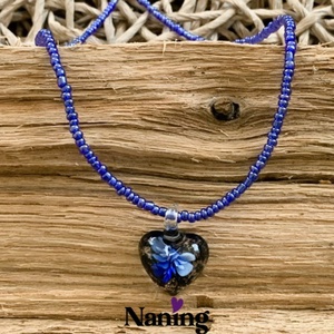 Gyöngynyaklánc - szív üvegmedállal - ékszer - nyaklánc - gyöngyös nyaklánc - Meska.hu