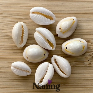 10db duplán fúrt kagyló � kb: 12-18mm � natúr fehér, Kellékek & szerszámok, Gyöngyfűzés kellékek, Egyéb alkatrész, , MESKA