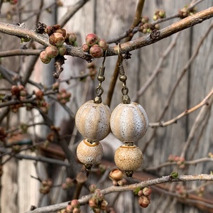 Kerámia fülbevaló - tejeskávé, Ékszer, Fülbevaló, Lógó fülbevaló, Ékszerkészítés, MESKA