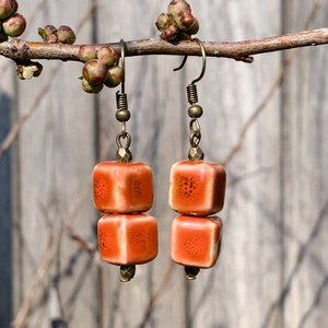 Kerámia fülbevaló - piros kocka, Ékszer, Fülbevaló, Lógó fülbevaló, Ékszerkészítés, MESKA