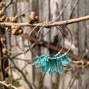 Sziromgyöngy fülbevaló - cseh üveggyöngyből - rozsdamentes acél karikán, Ékszer, Fülbevaló, Karika fülbevaló, Ékszerkészítés, MESKA