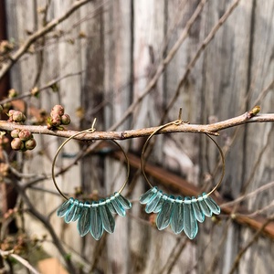 Sziromgyöngy fülbevaló - cseh üveggyöngyből - rozsdamentes acél karikán - ékszer - fülbevaló - karika fülbevaló - Meska.hu