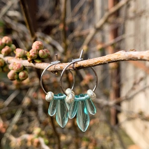 Sziromgyöngy fülbevaló - cseh üveggyöngyből - rozsdamentes acél karikán, Ékszer, Fülbevaló, Karika fülbevaló, Ékszerkészítés, MESKA