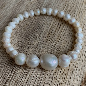 Édesvízi tenyésztett gyöngy karkötő - törtfehér , Ékszer, Karkötő, Gyöngyös karkötő, Ékszerkészítés, Gyöngyfűzés, gyöngyhímzés, MESKA