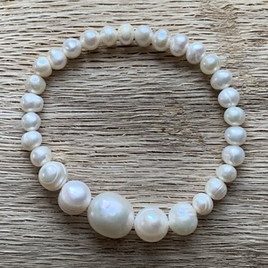 Édesvízi tenyésztett gyöngy karkötő - törtfehér  - ékszer - karkötő - gyöngyös karkötő - Meska.hu