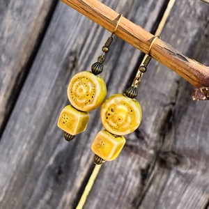 Kerámia fülbevaló - sárga  - ékszer - fülbevaló - lógó fülbevaló - Meska.hu