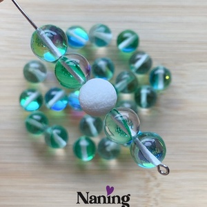30db üveggyöngy, átlátszó, irizáló fényes zöld - 8mm (17ft/db) - kellékek & szerszámok - gyöngyfűzés kellékek - üveggyöngy - Meska.hu