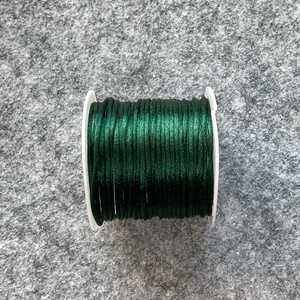 10 méter szatén selyemzsinór - haragoszöld - 1,5mm  (60ft/m), Kellékek & szerszámok, Rövidáru, Fonal, cérna, Kevert fonal, , MESKA