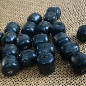 50 db festett, fekete fagolyó � fúrt � 16mm (10ft/db) , Kellékek & szerszámok, Hobby fa alapanyag, Fagolyó, Ékszerkészítés, Gyöngyfűzés, gyöngyhímzés, MESKA