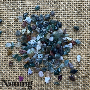 10 gramm ásvány splitter kb.: 5-10mm - s fúrt ásványkavicskák - 4 féle - kellékek & szerszámok - ásvány alapanyag - splitter - Meska.hu