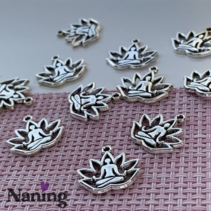 3 db charm/medál - 20mm - jógázó lótuszvirág/kerek lótuszvirág/mandala (130ft/db) - Meska.hu