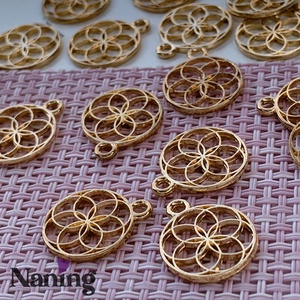 3 db charm/medál - 20mm - jógázó lótuszvirág/kerek lótuszvirág/mandala (130ft/db) - kellékek & szerszámok - ékszerkellék - charmok - Meska.hu