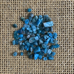 10 gramm ásvány splitter kb.: 5-10mm/fúrt ásványkavicskák - 4 féle - Meska.hu