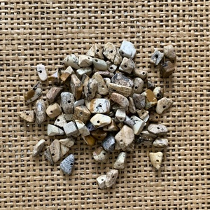 10 gramm ásvány splitter kb.: 5-10mm - s fúrt ásványkavicskák - 3 féle - kellékek & szerszámok - ásvány alapanyag - splitter - Meska.hu