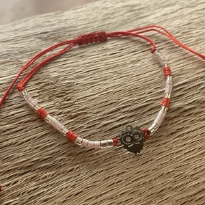 BALLAGÁSRA! 3 db baglyos/gyöngyös barátság karkötő - csúszócsomós - rozsdamentes orvosi fém bagolydísszel (400ft/db) - ékszer - karkötő - gyöngyös karkötő - Meska.hu