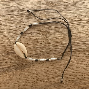 KARKÖTŐ - 2db - csigás/kagylós/gyöngyös - csúszócsomós - állítható méret  (400ft/db) - ékszer - karkötő - gyöngyös karkötő - Meska.hu