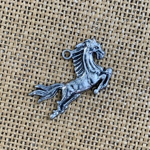 2 db nagyméretű ló medál  (300ft/db) - ékszer - nyaklánc - medál - Meska.hu