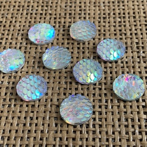 20 db irizáló pikkelymintás műgyanta  kaboson - (30ft/db) - kellékek & szerszámok - gyöngyfűzés kellékek - műanyag gyöngy - Meska.hu