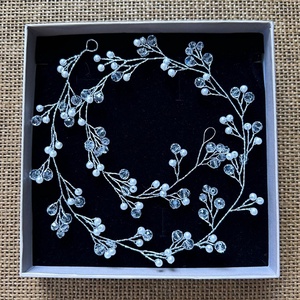 ESKÜVŐI gyöngyös hajdísz - ezüst/fehér - 50cm - Meska.hu