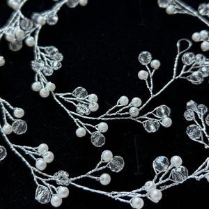 ESKÜVŐI gyöngyös hajdísz - ezüst/fehér - 50cm - esküvő - hajdísz - hajpánt - Meska.hu