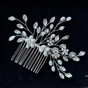 ESKÜVŐI . gyöngyös/strasszos - fésűs hajdísz - esküvő - hajdísz - fésűs hajdísz - Meska.hu