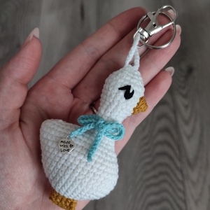 Horgolt libás kulcstartó  - Meska.hu