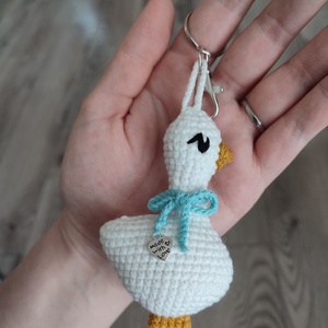 Horgolt libás kulcstartó  - táska & tok - kulcstartó & táskadísz - kulcstartó - Meska.hu