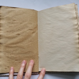 Kézzel fűzött vintage stílusú napló kávéval festett lapokkal  - otthon & lakás - papír írószer - jegyzetfüzet & napló - Meska.hu