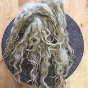Natúr természetes babahaj. Göndör gypju tincsek szőke szinekben. Kézzel festett natur gyapju - kellékek & szerszámok - gyapjúfonal - gyapjúfonal - Meska.hu